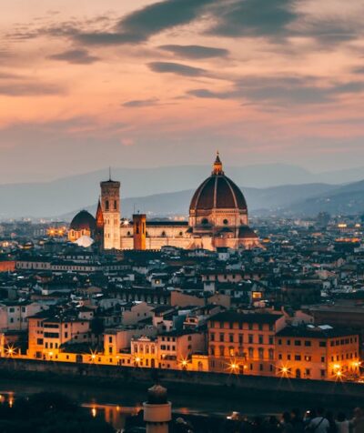 découvrez des mangas historiques captivants avec des récits ancrés dans des périodes essentielles de l'histoire japonaise et internationale.